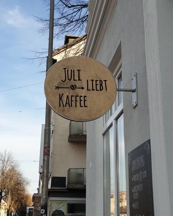 Juli liebt Kaffee